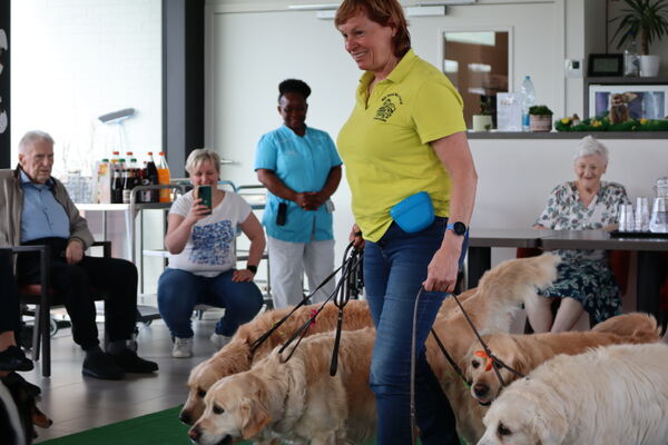 zweveseelse hondeschool op bezoek '24